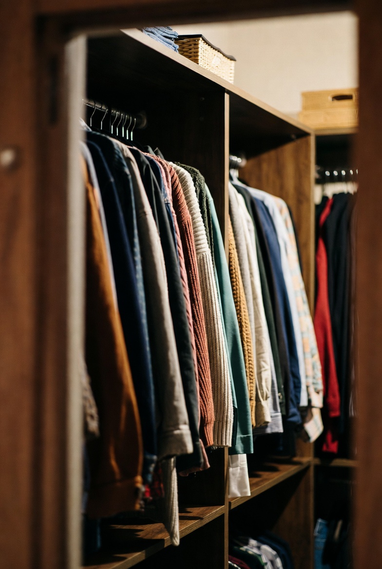 無窗衣櫃臭：除濕機擺錯位置＝越除越臭