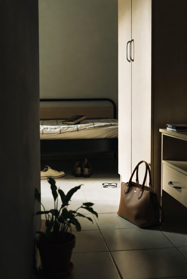 無窗房 CO₂ 監測放哪：放錯 = 永遠誤判（真相位 vs 假位置）